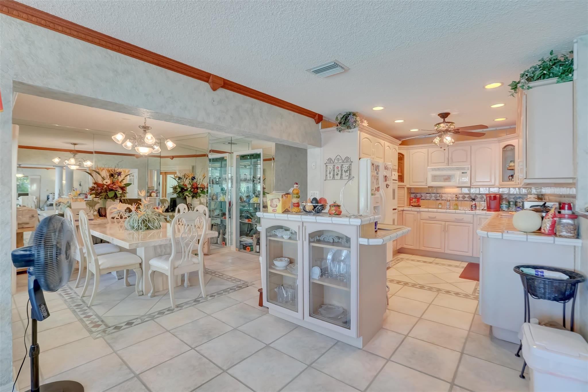 305 S Riverside Dr
