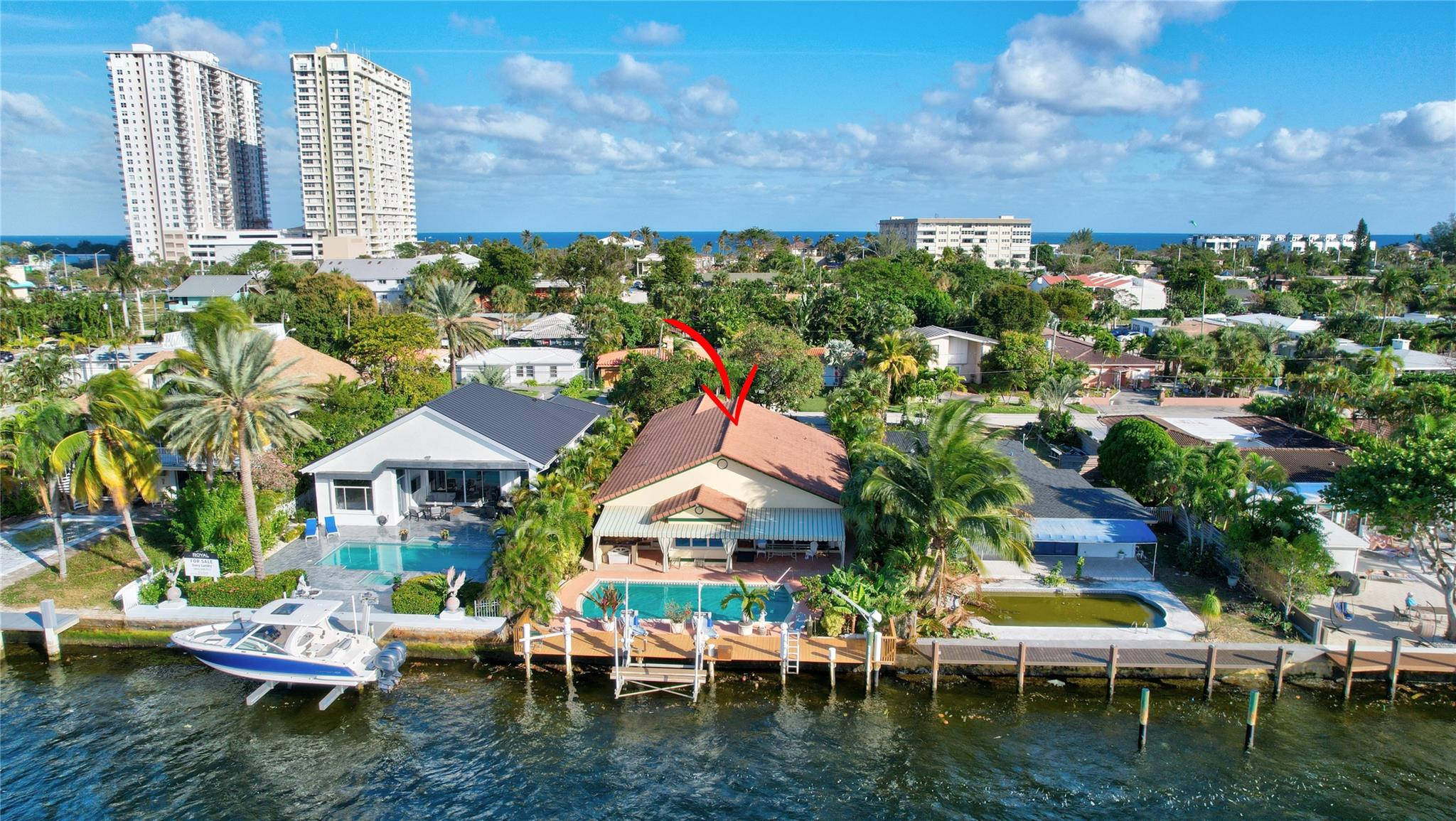 305 S Riverside Dr