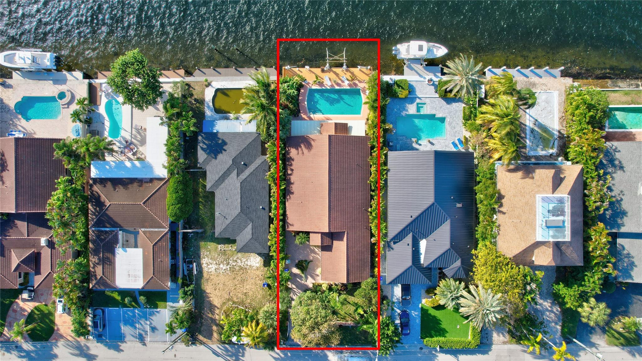 305 S Riverside Dr