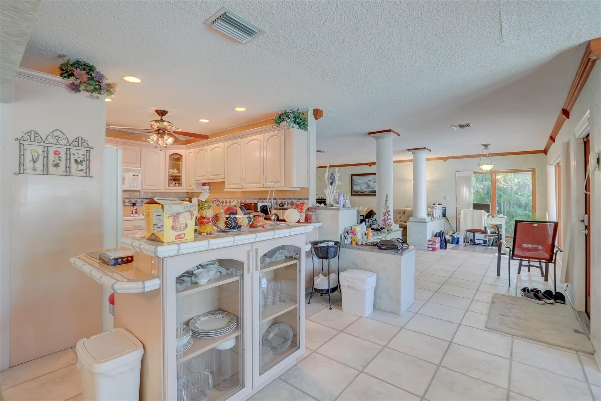 305 S Riverside Dr