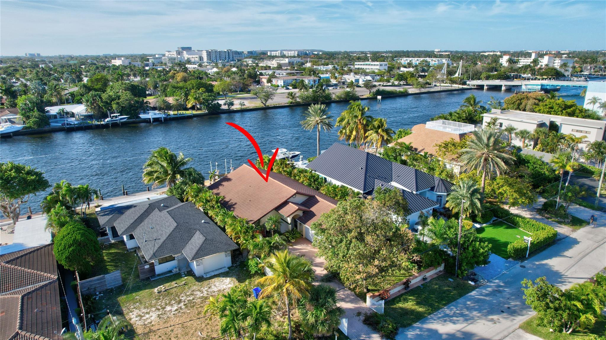305 S Riverside Dr
