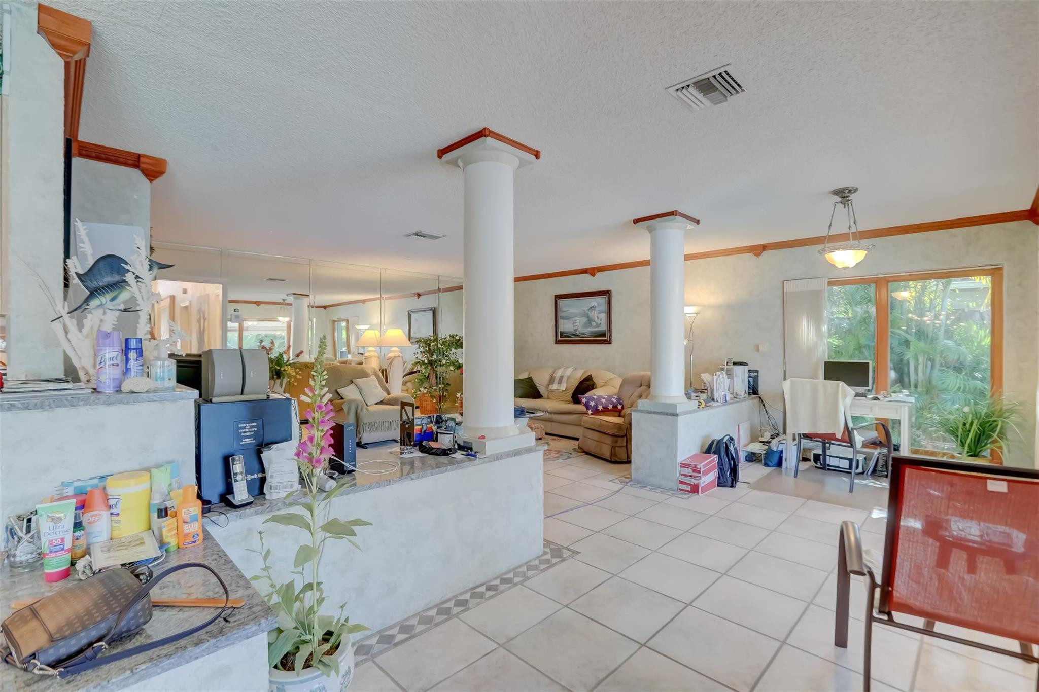 305 S Riverside Dr