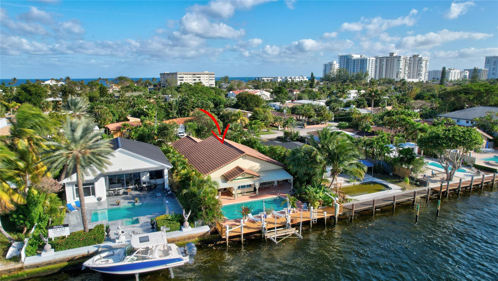 305 S Riverside Dr