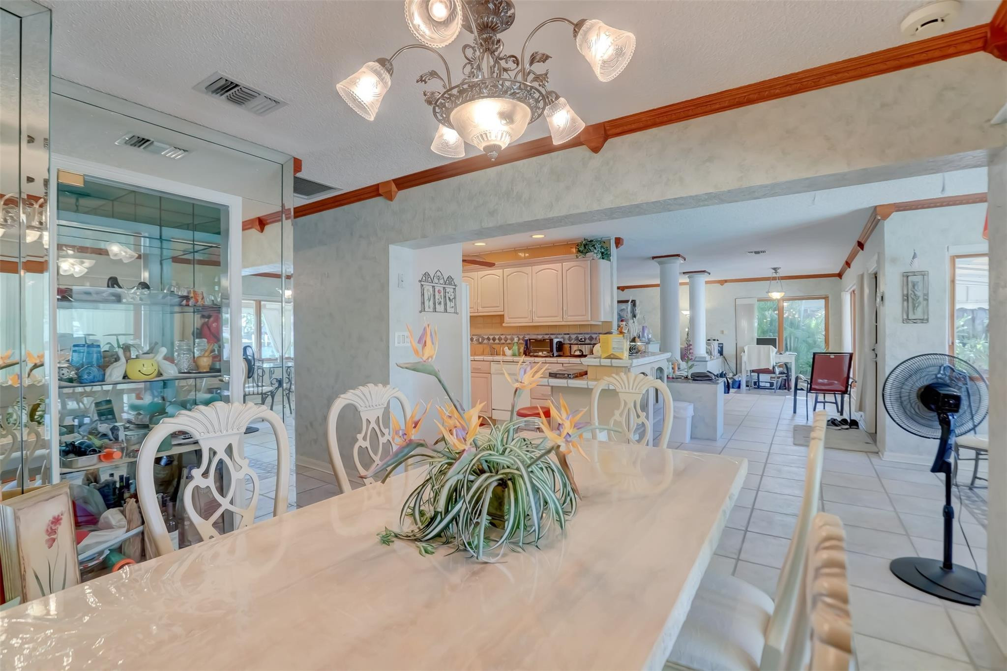 305 S Riverside Dr