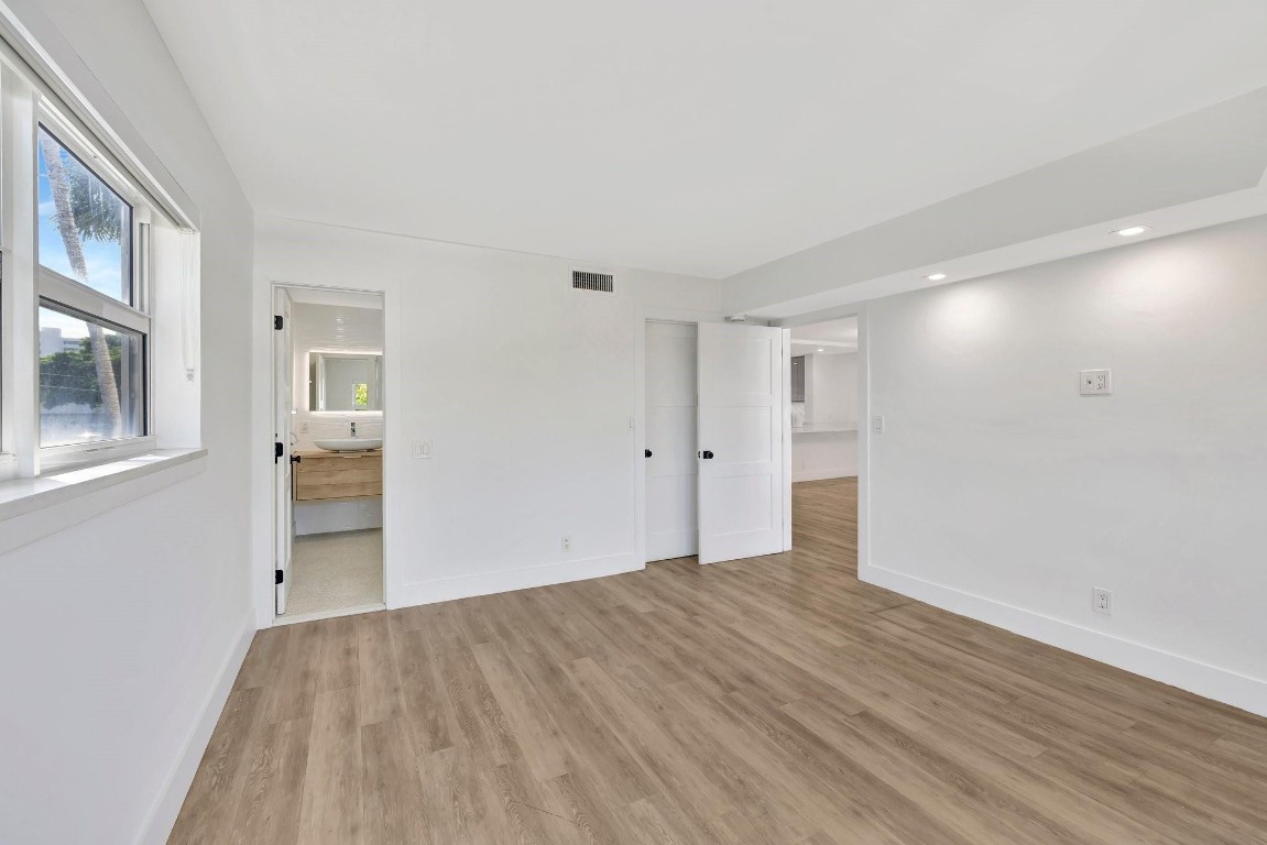 3111 NE 51st St 206C