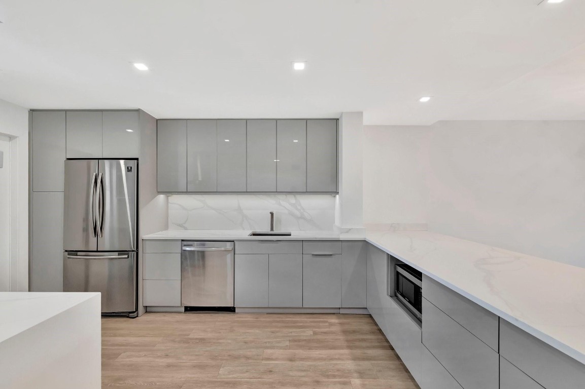 3111 NE 51st St 206C