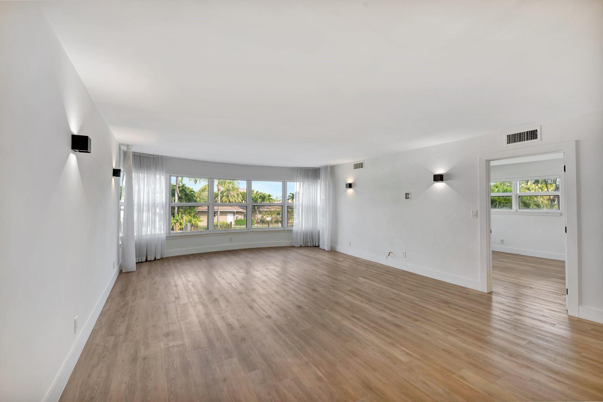 3111 NE 51st St 206C