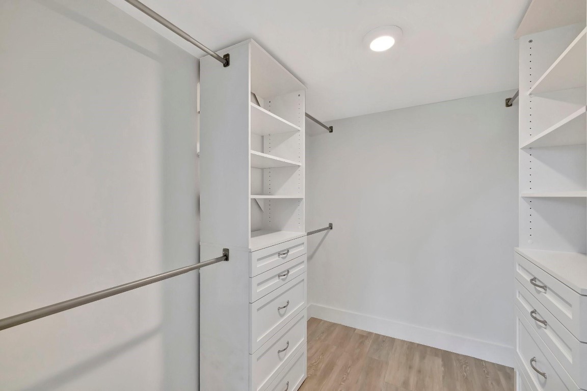 3111 NE 51st St 206C