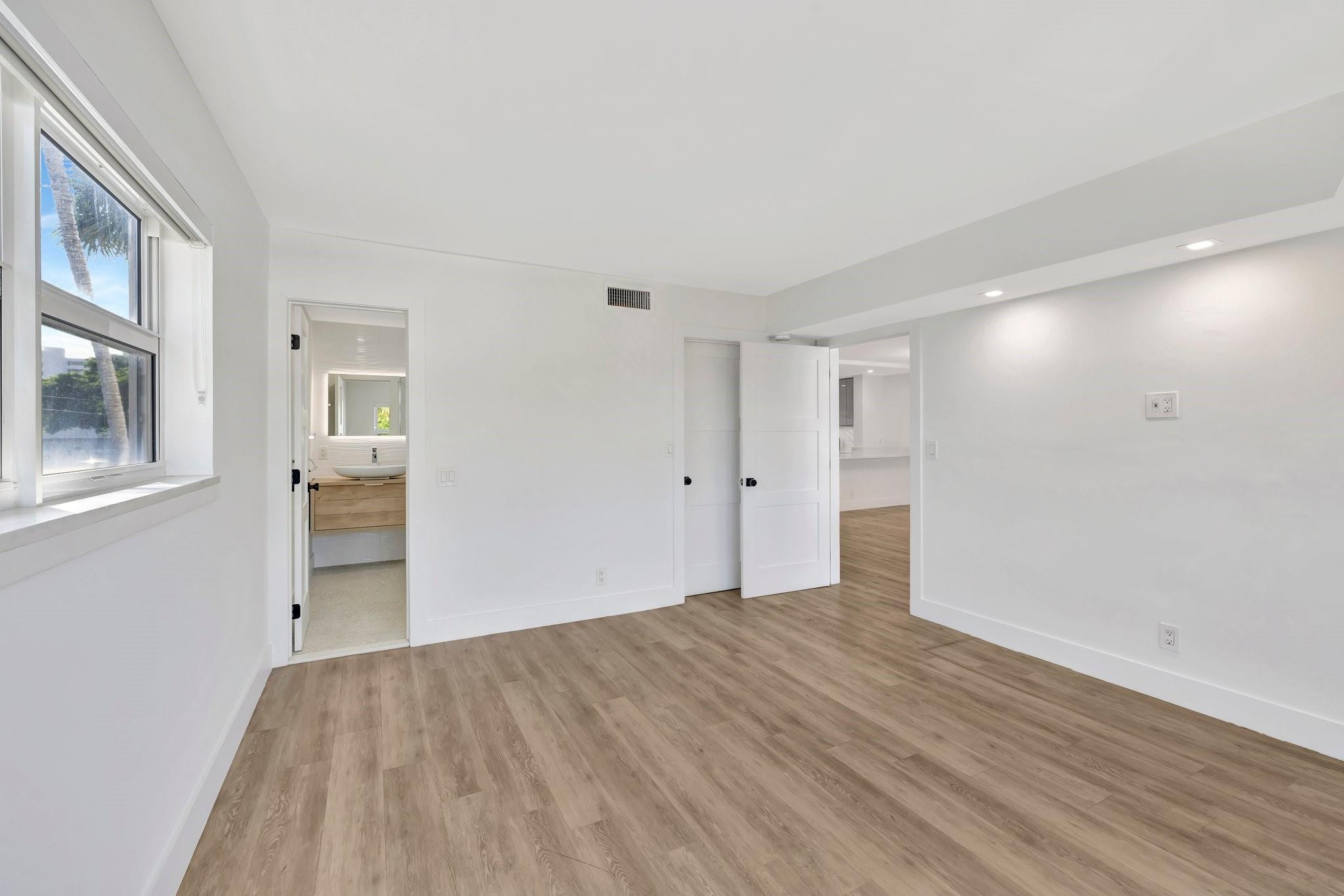 3111 NE 51st St 206C