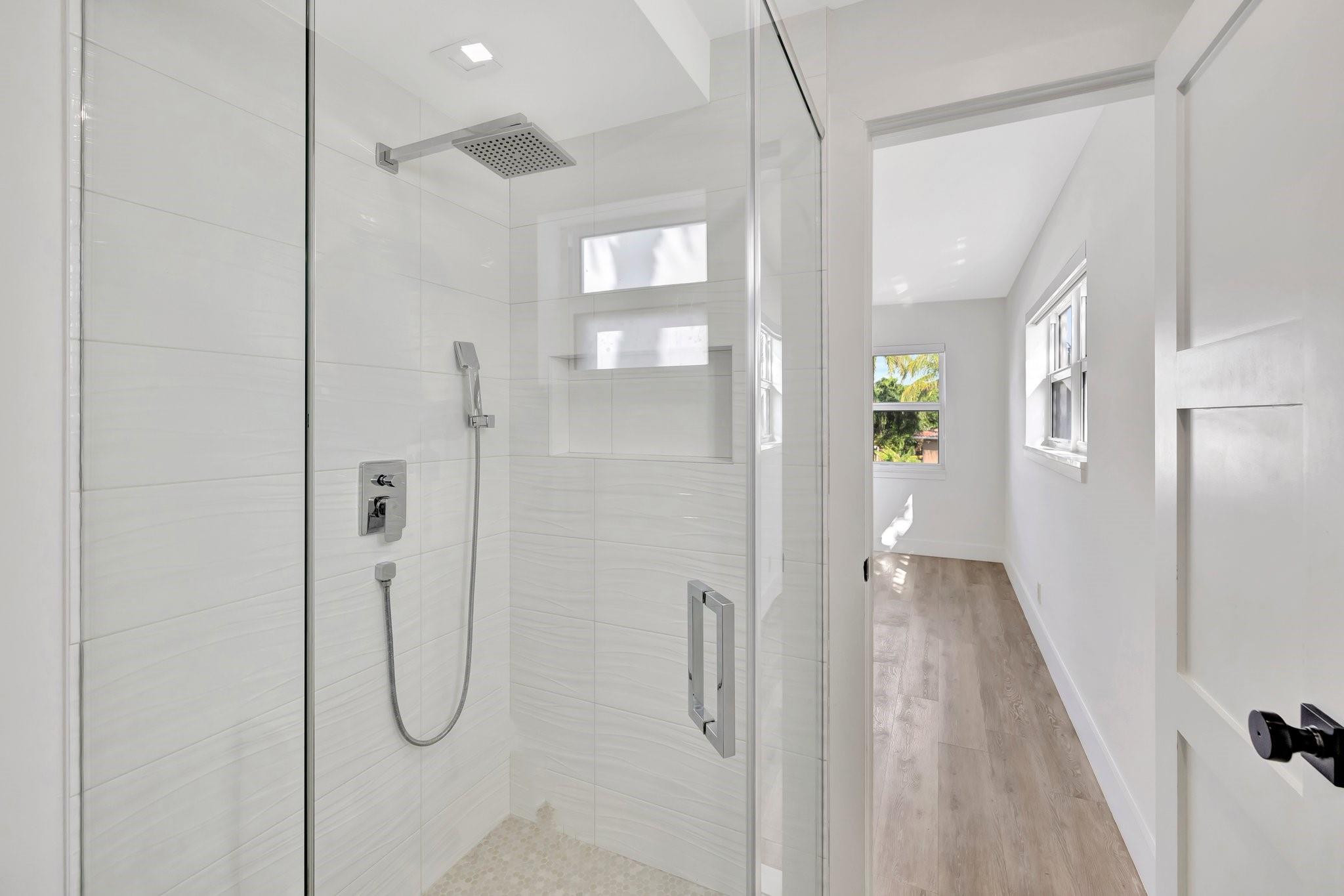 3111 NE 51st St 206C