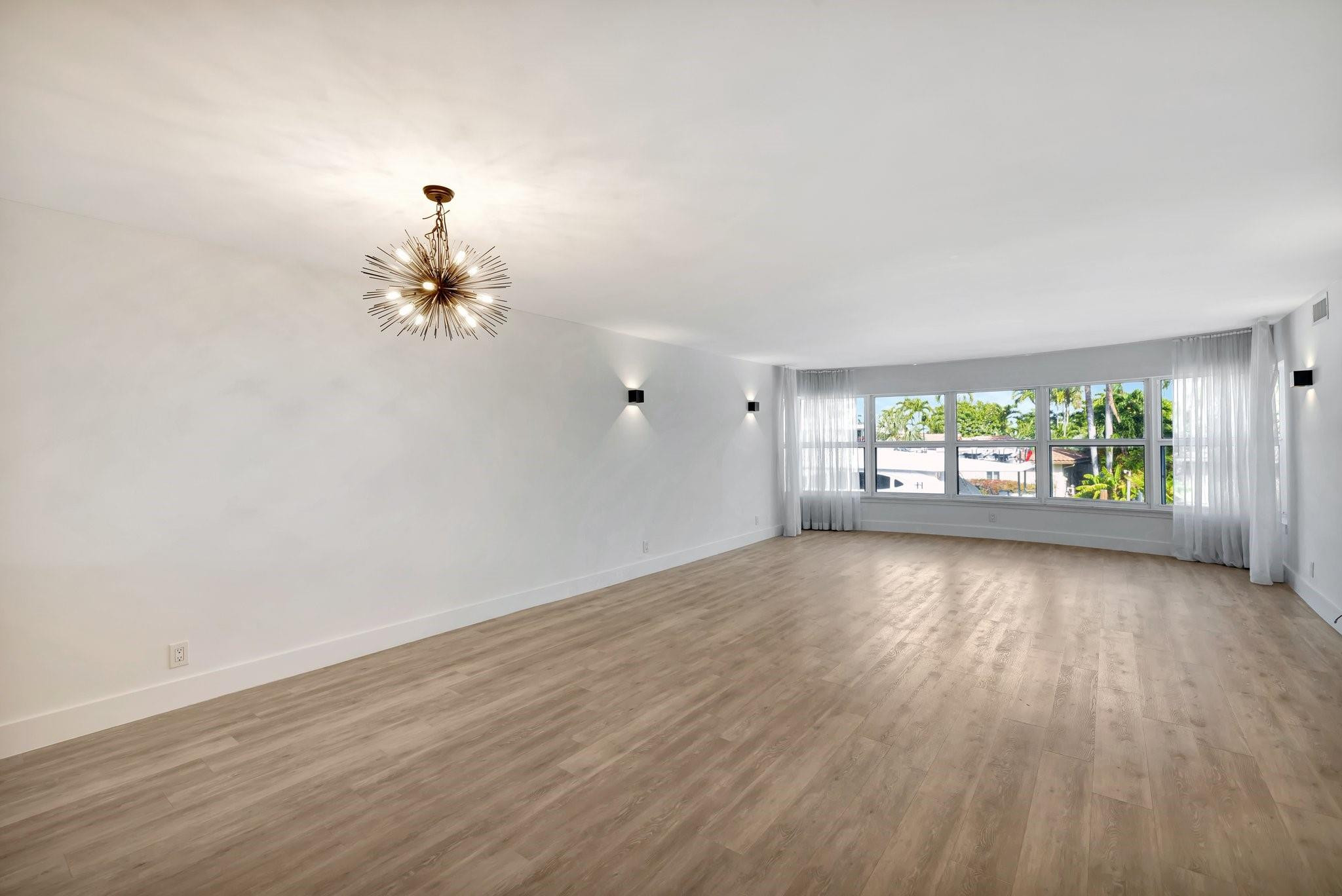 3111 NE 51st St 206C