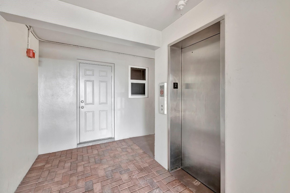 3111 NE 51st St 206C