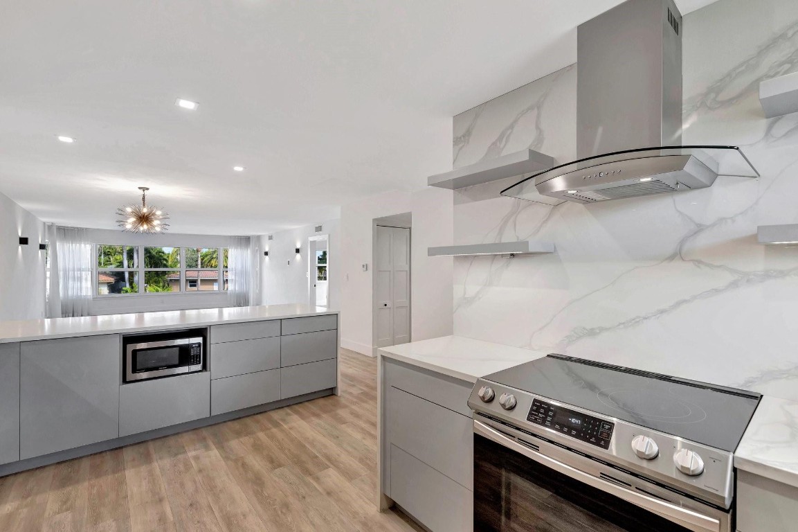 3111 NE 51st St 206C