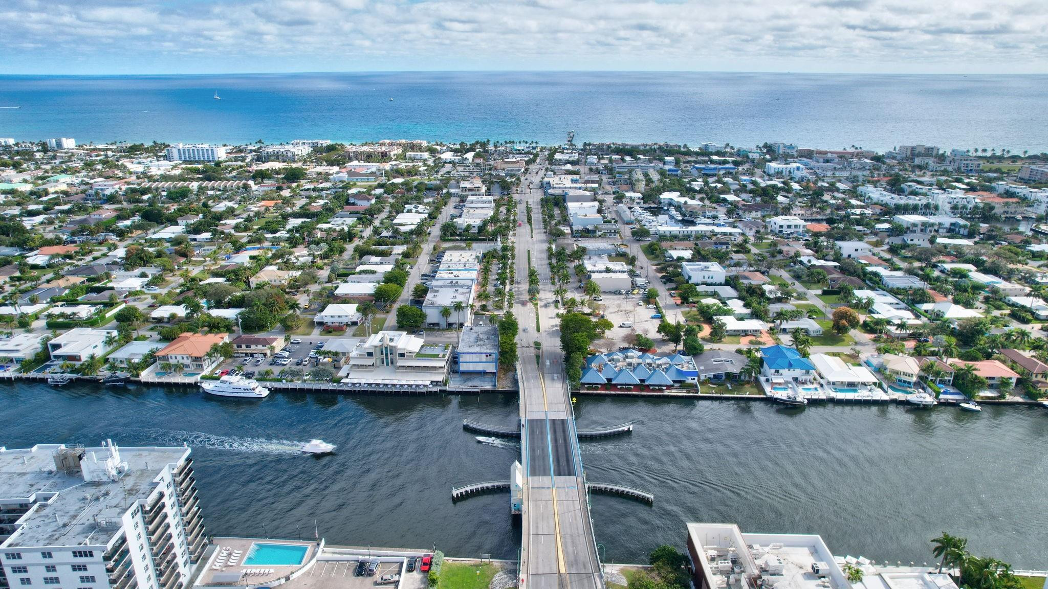 3111 NE 51st St 206C