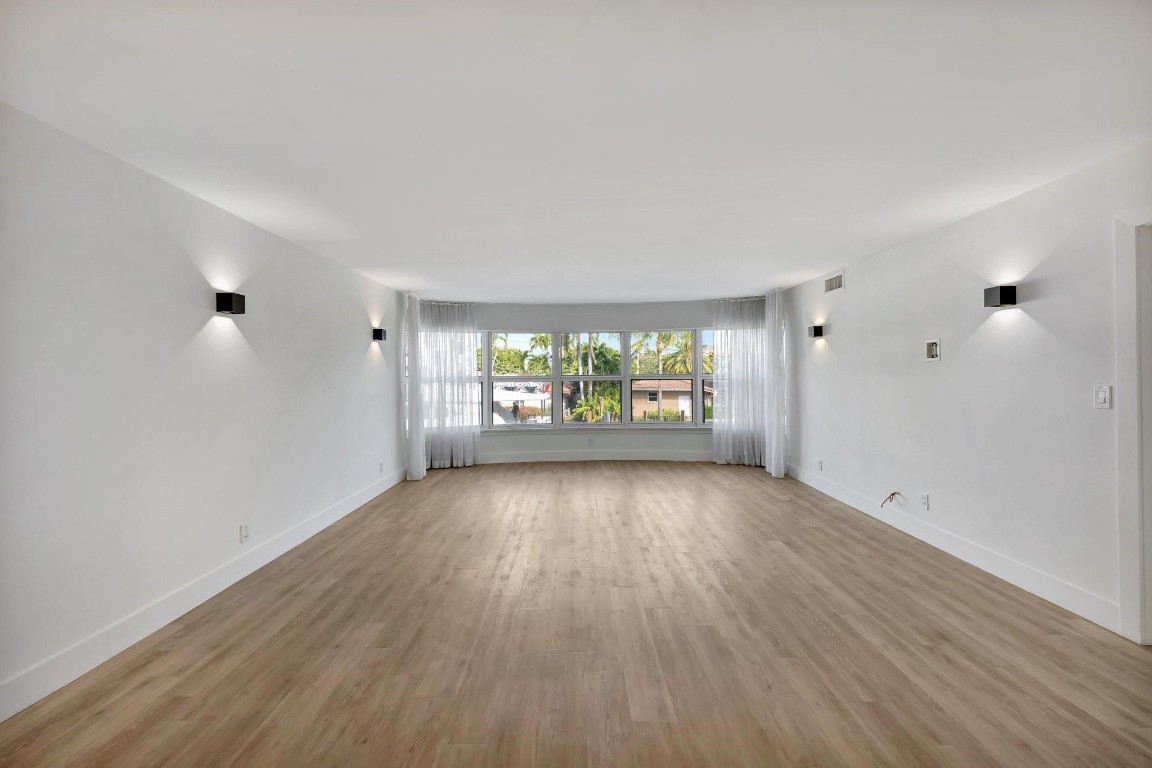 3111 NE 51st St 206C