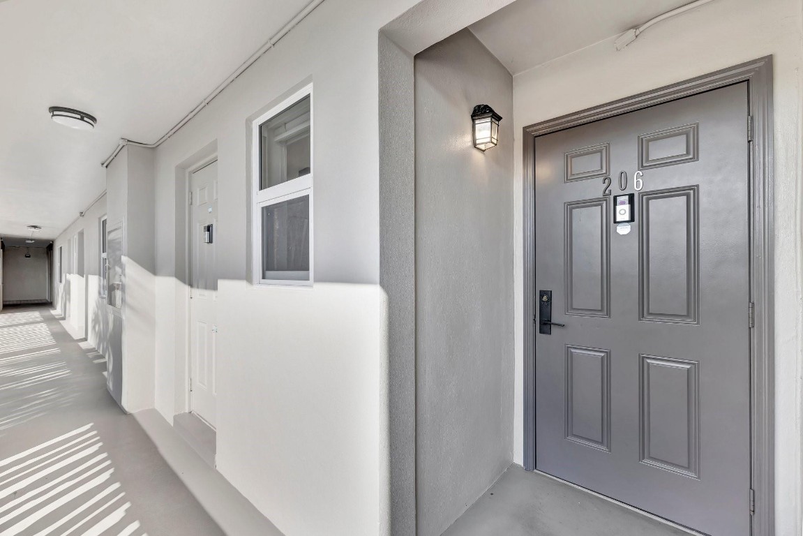 3111 NE 51st St 206C