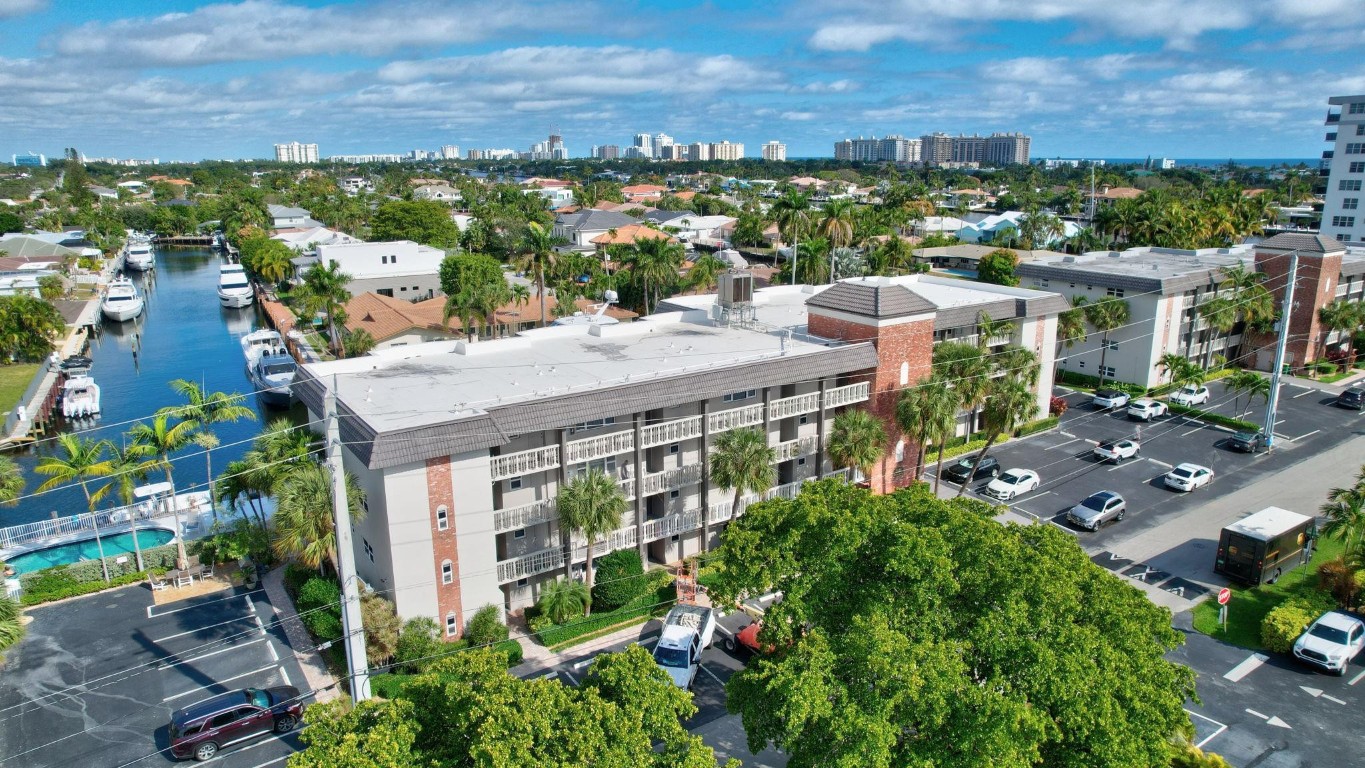 3111 NE 51st St 206C