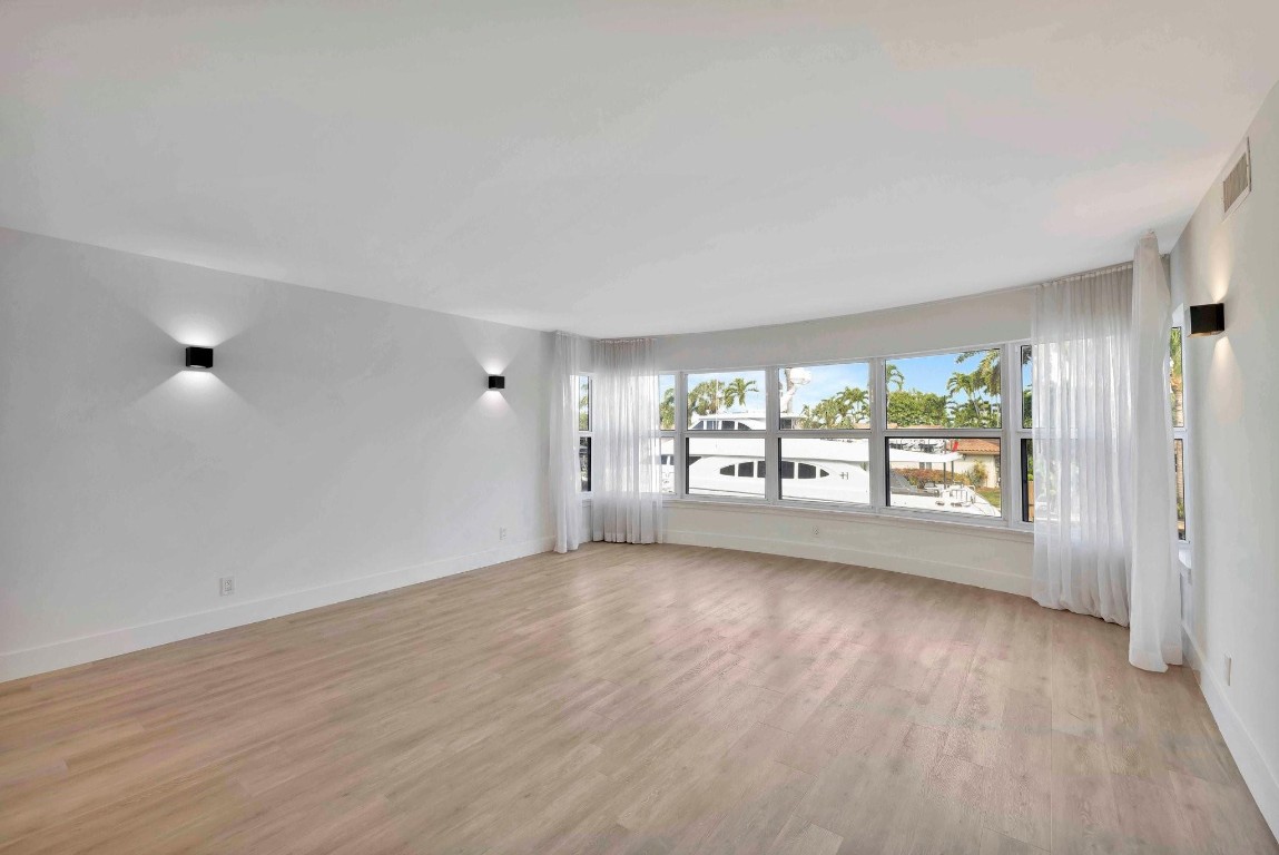 3111 NE 51st St 206C