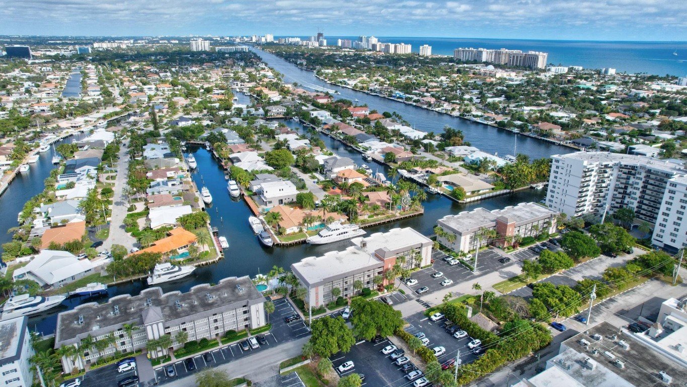 3111 NE 51st St 206C