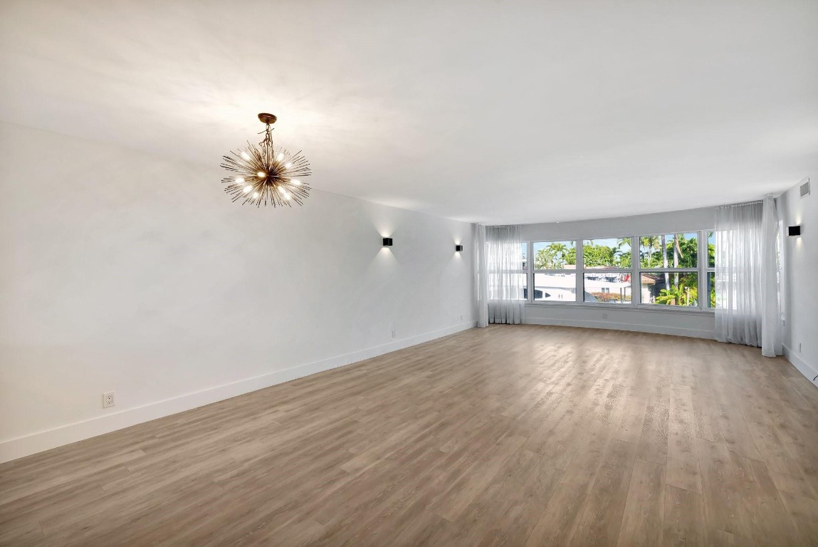 3111 NE 51st St 206C