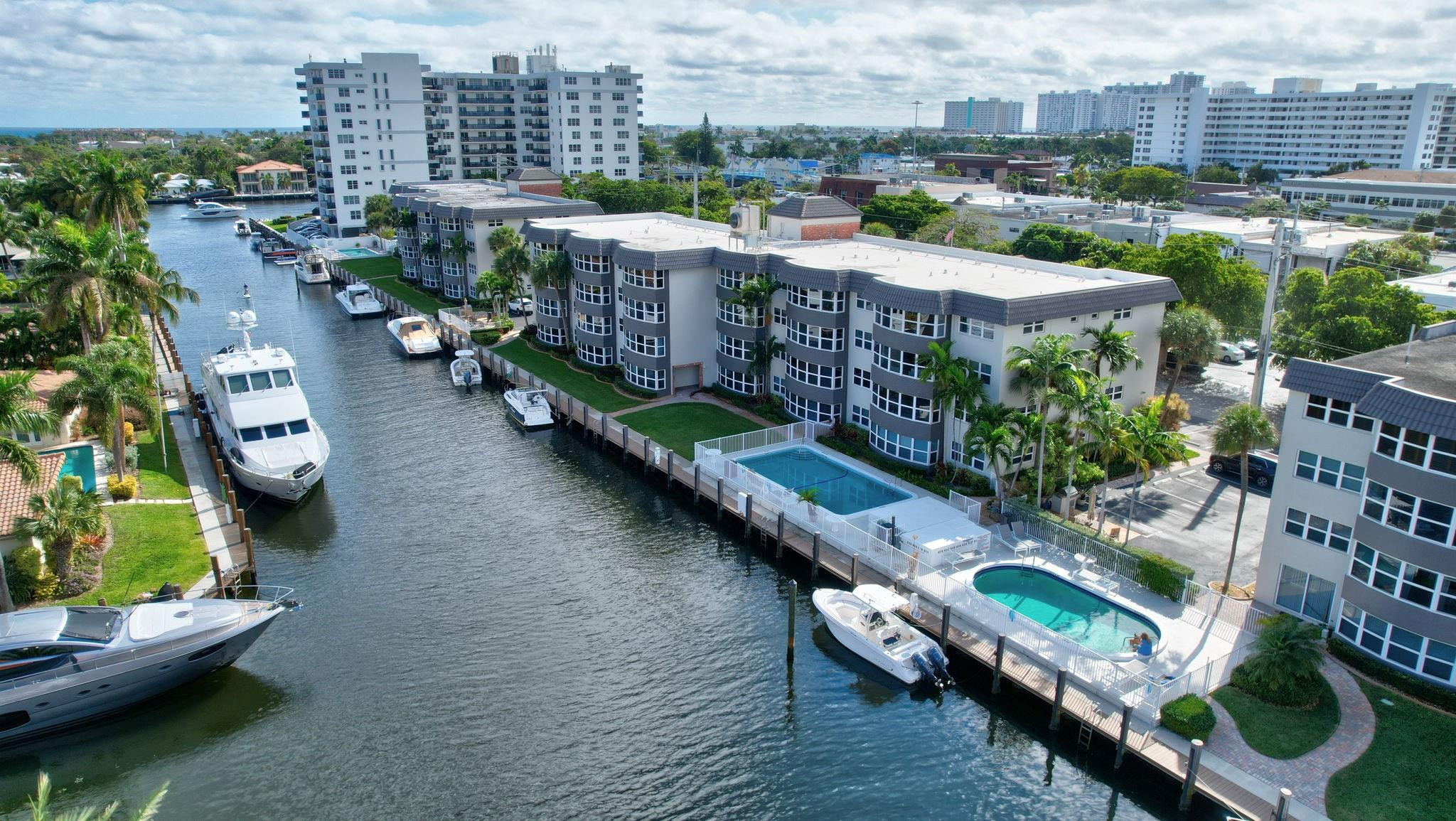 3111 NE 51st St 206C