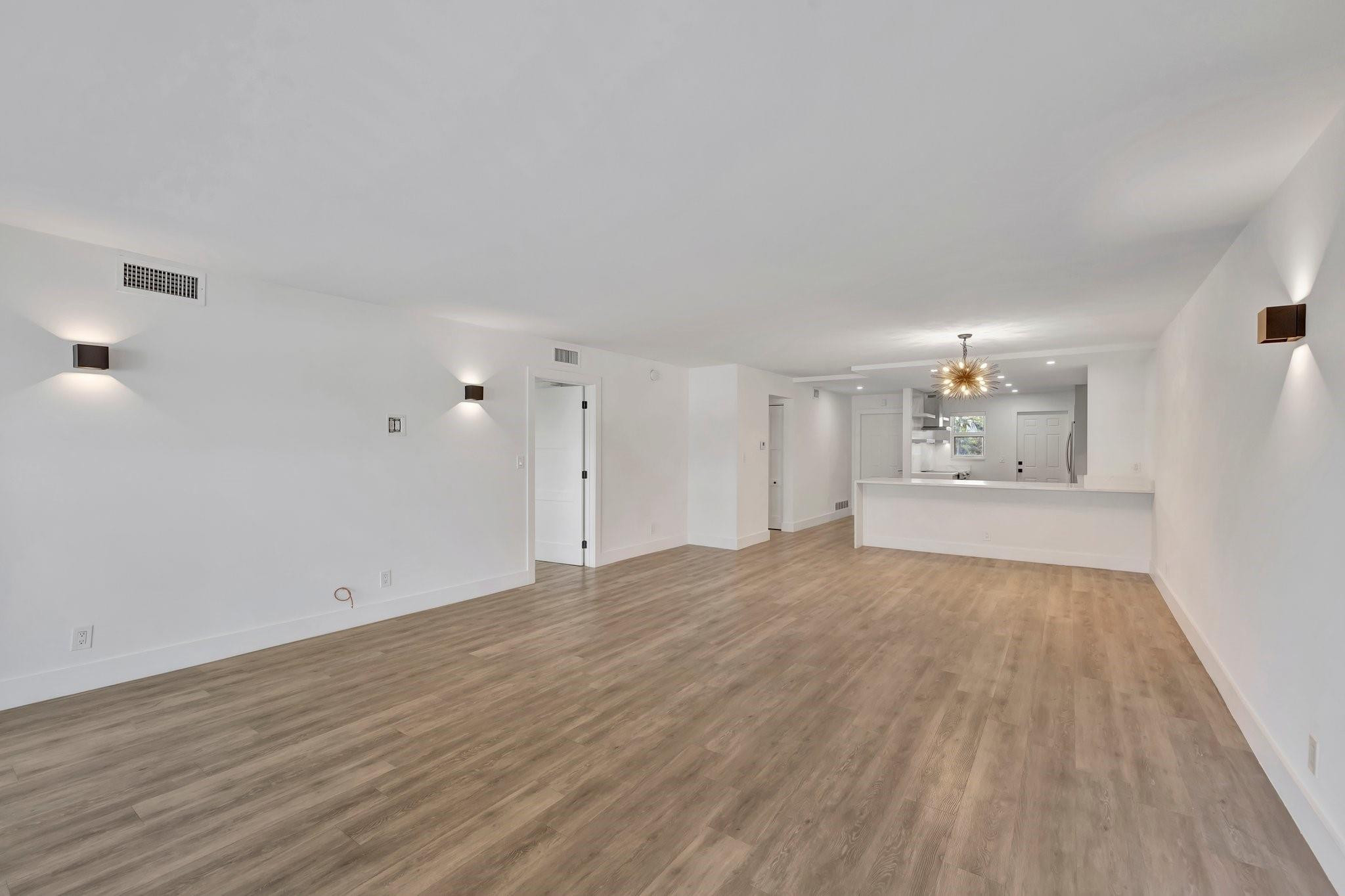 3111 NE 51st St 206C