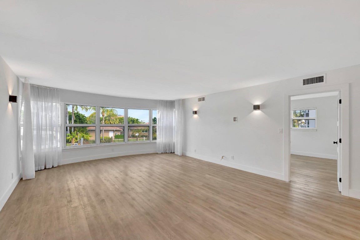 3111 NE 51st St 206C