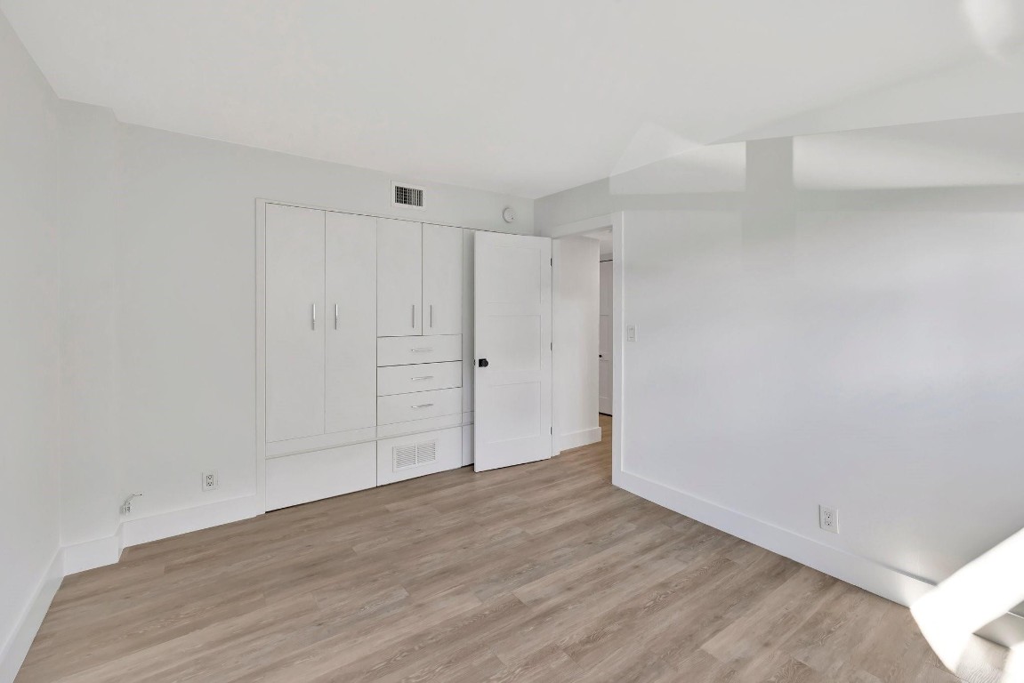 3111 NE 51st St 206C