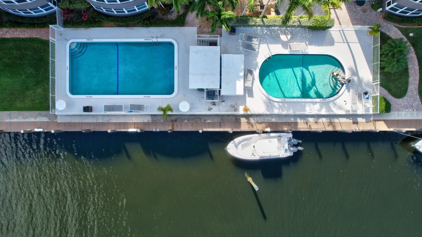 3111 NE 51st St 206C