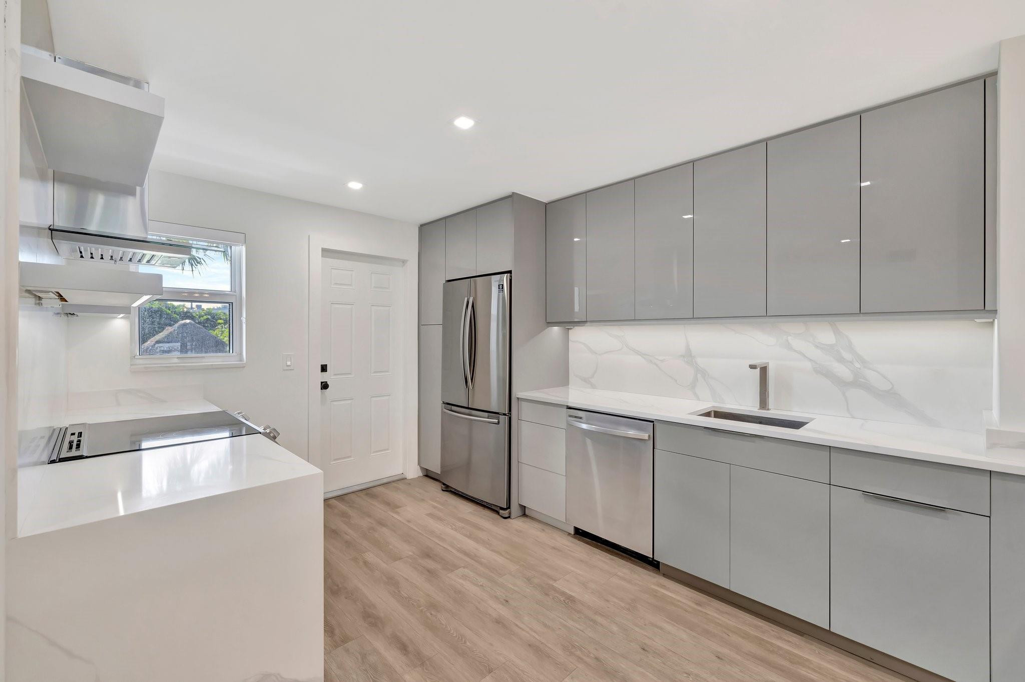 3111 NE 51st St 206C