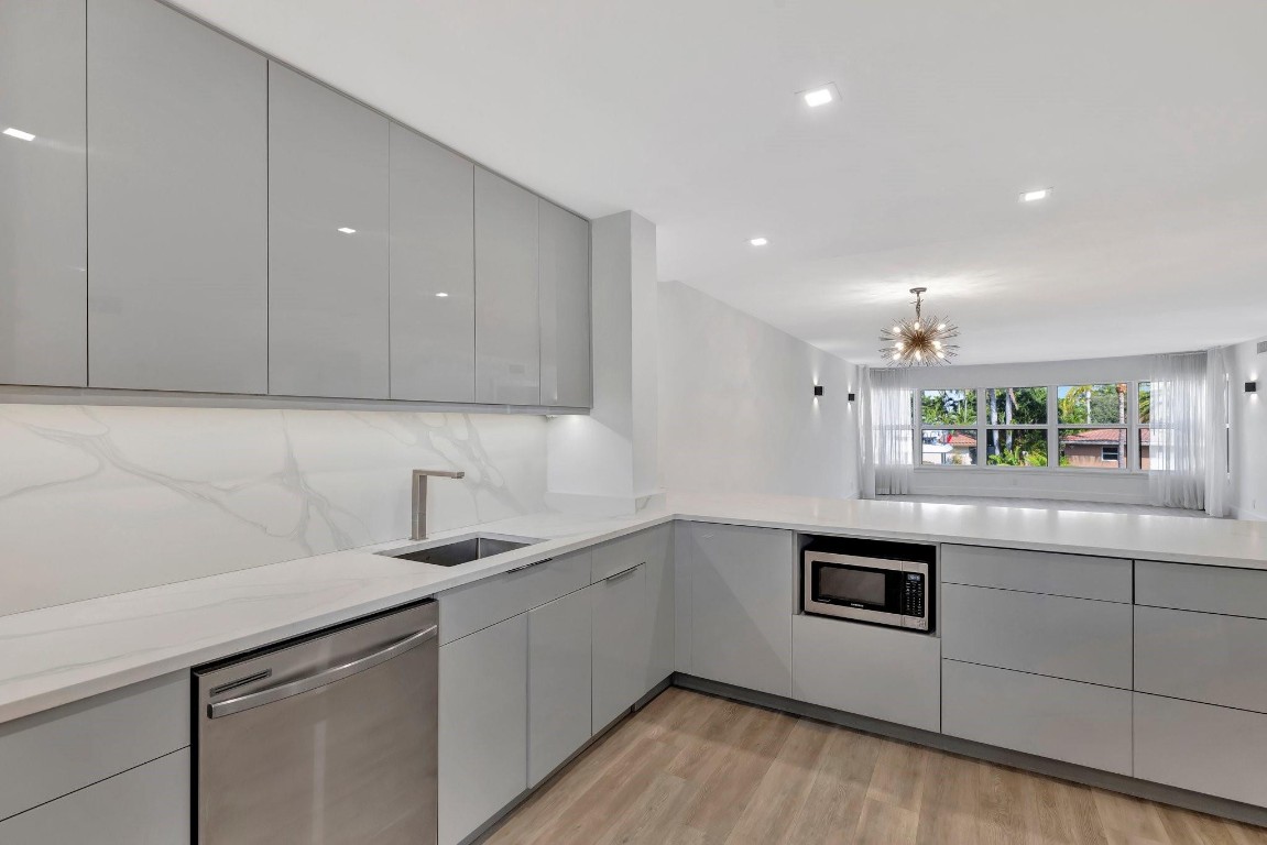 3111 NE 51st St 206C