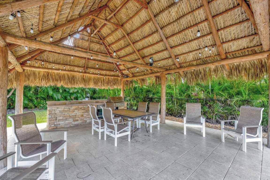 3111 NE 51st St 206C