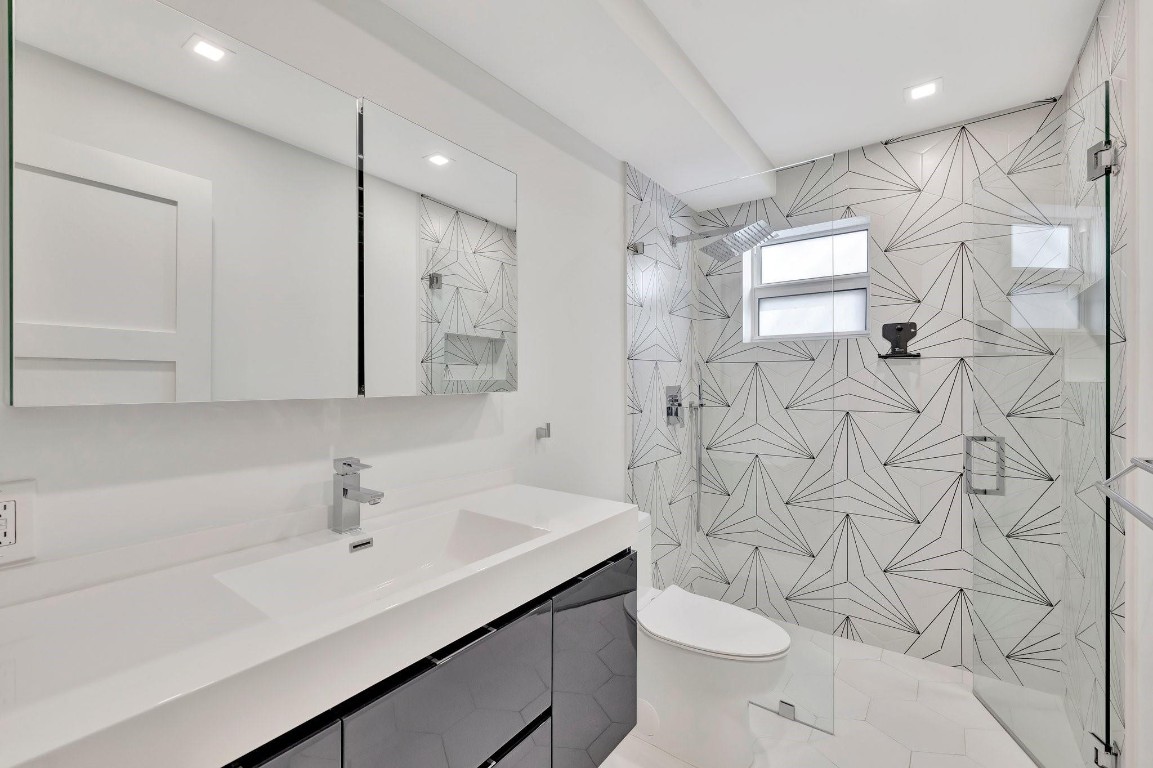 3111 NE 51st St 206C