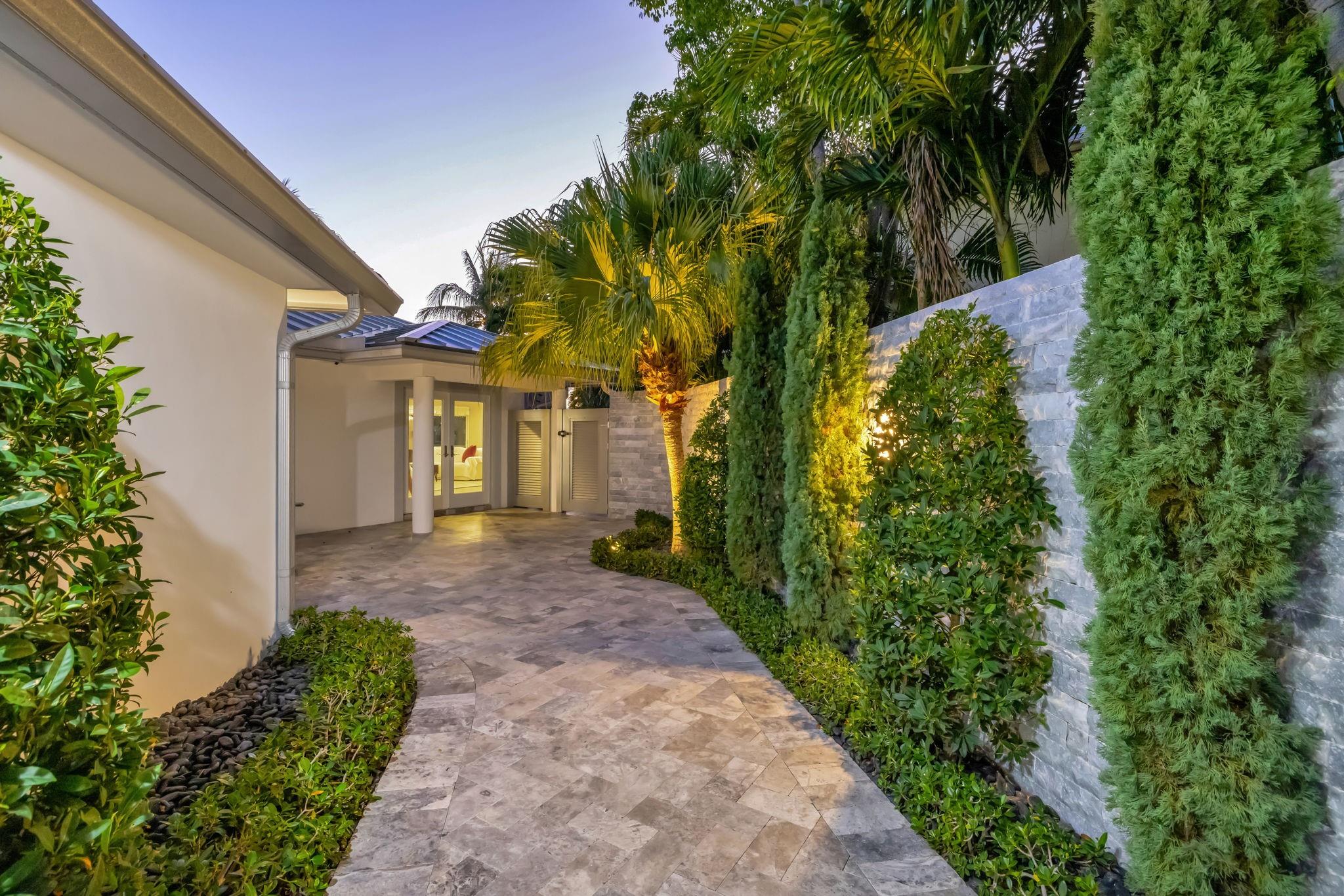 288 S Tradewinds Ave