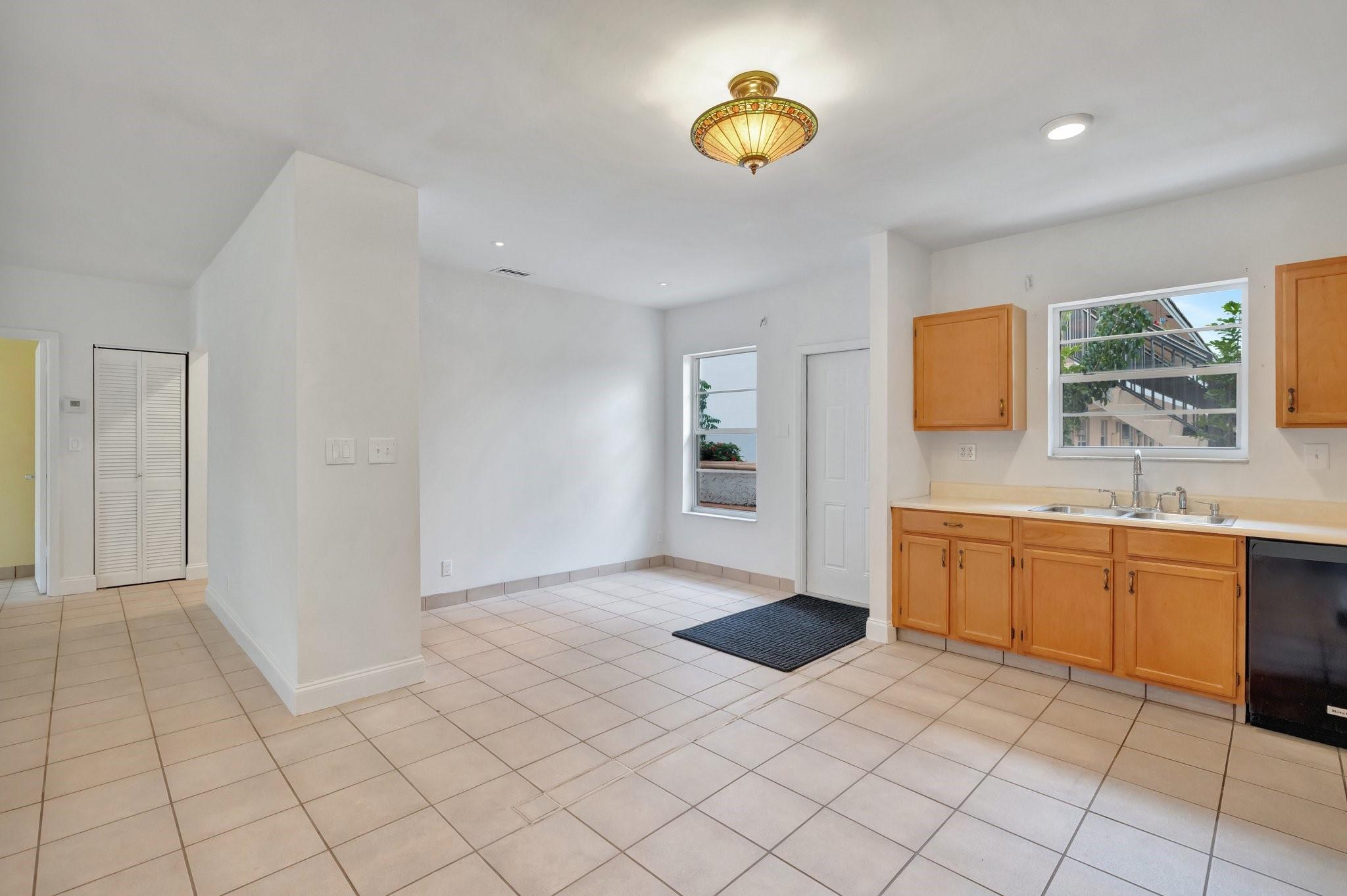 2500 NE 22nd Ct