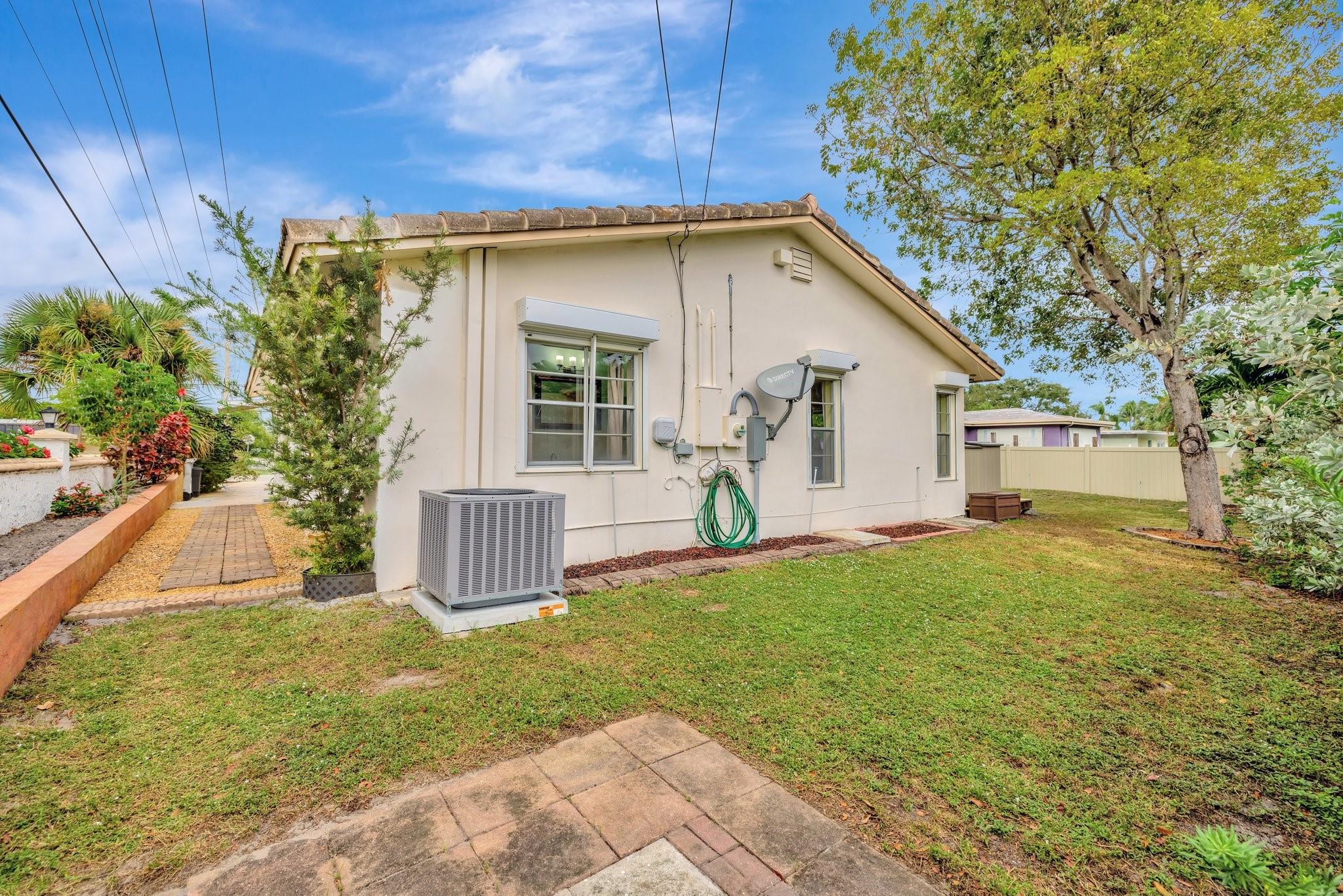 2500 NE 22nd Ct