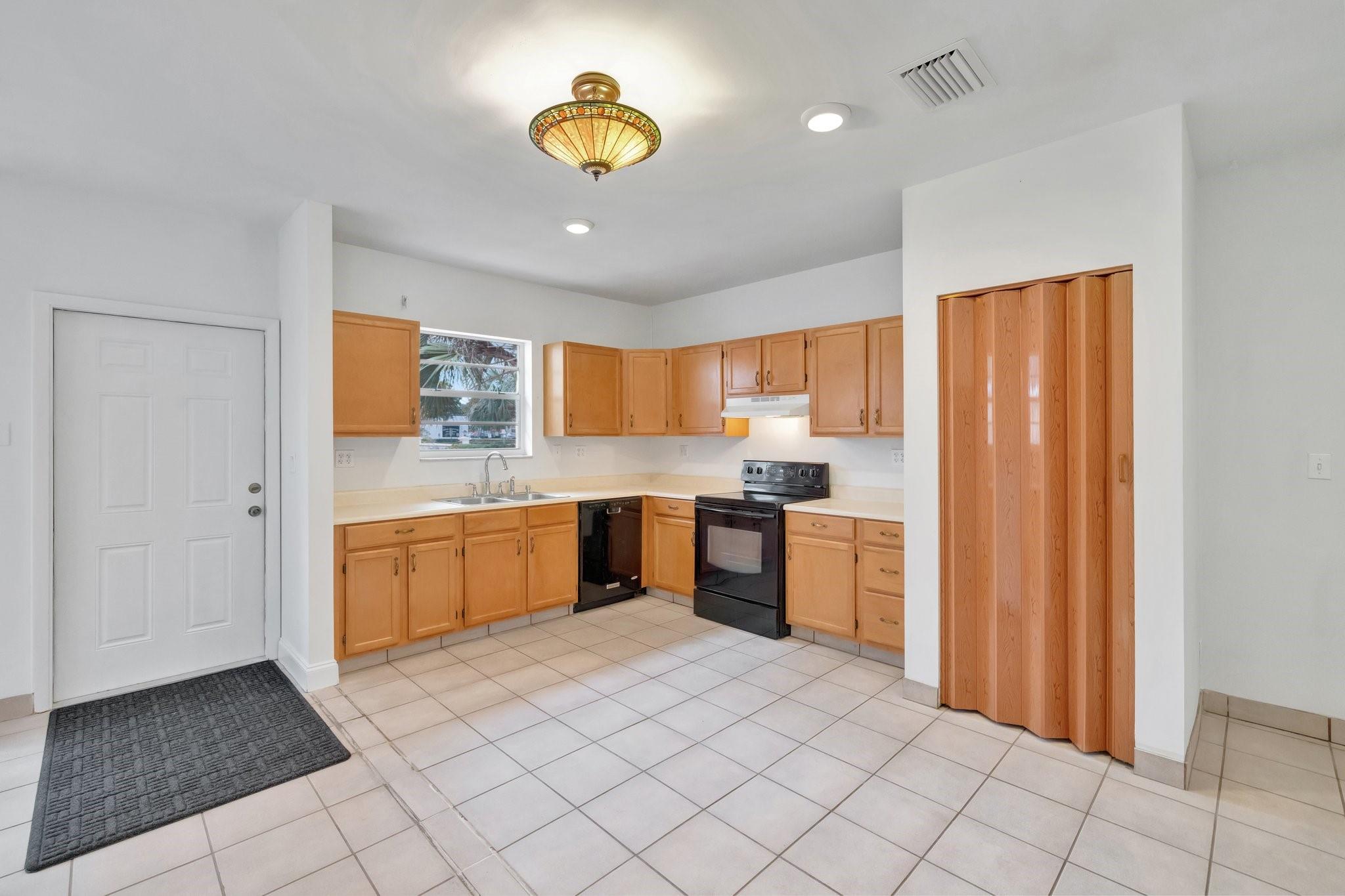 2500 NE 22nd Ct