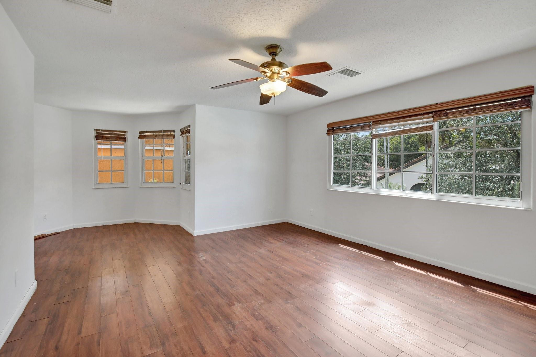2722 Montevideo Ave