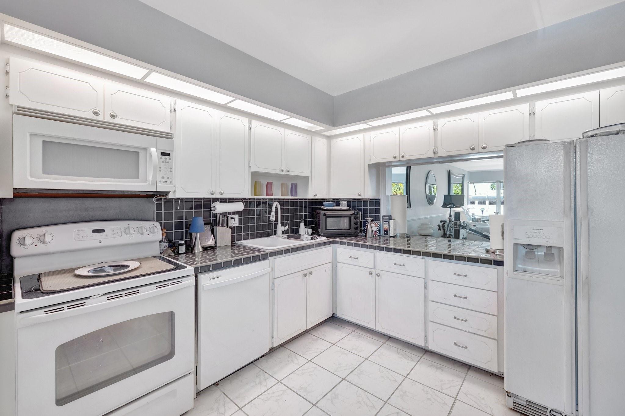 3111 NE 51st St 205