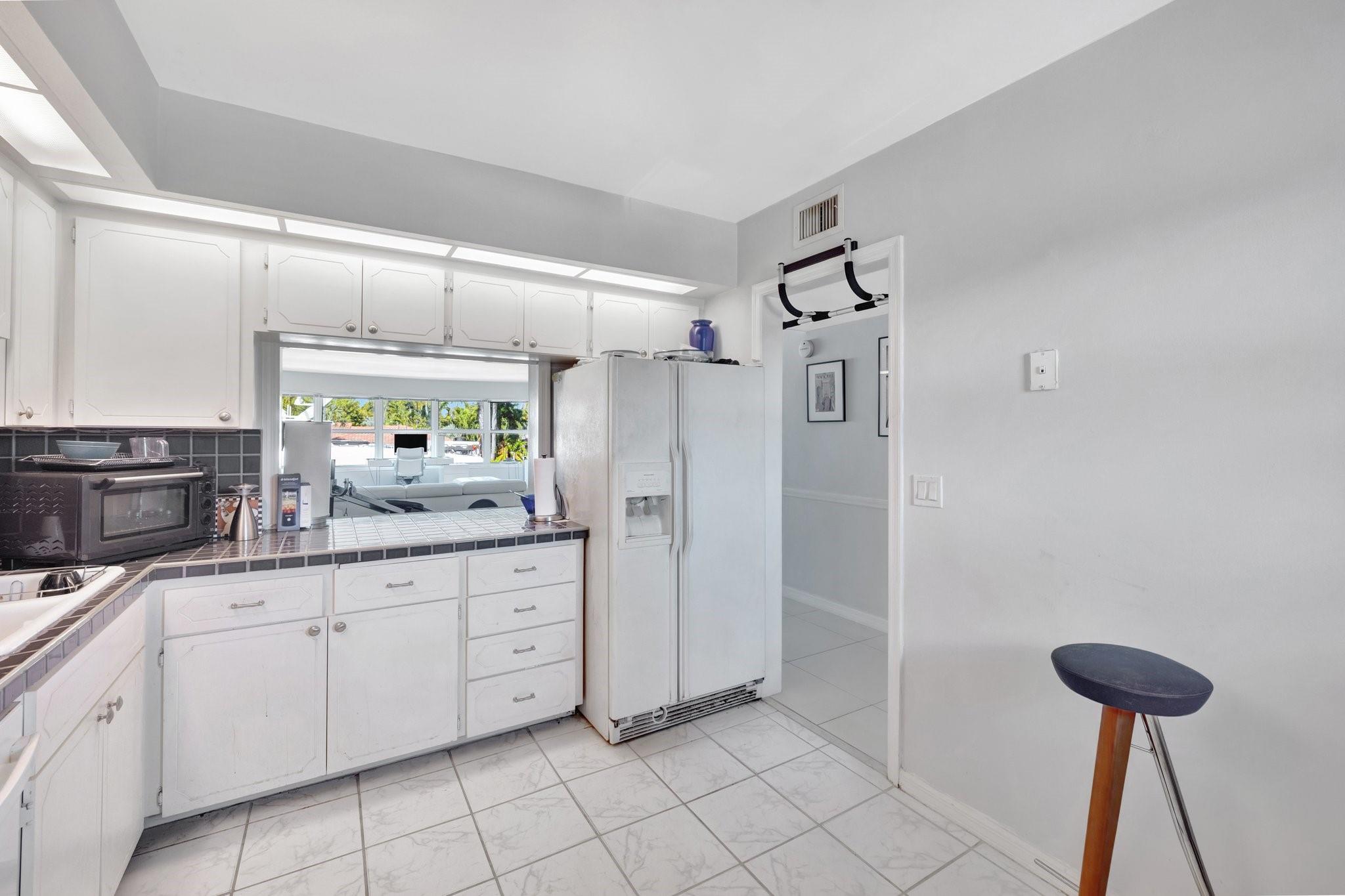 3111 NE 51st St 205