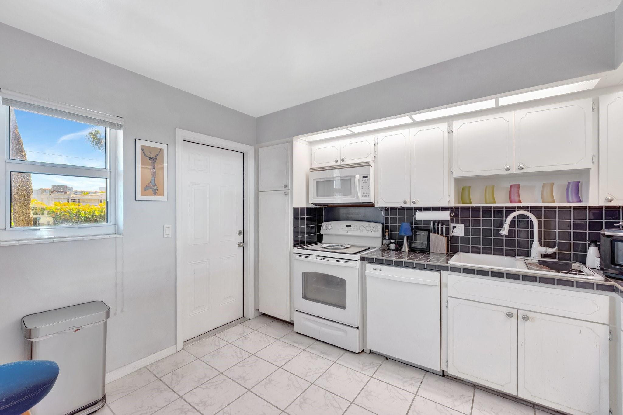 3111 NE 51st St 205