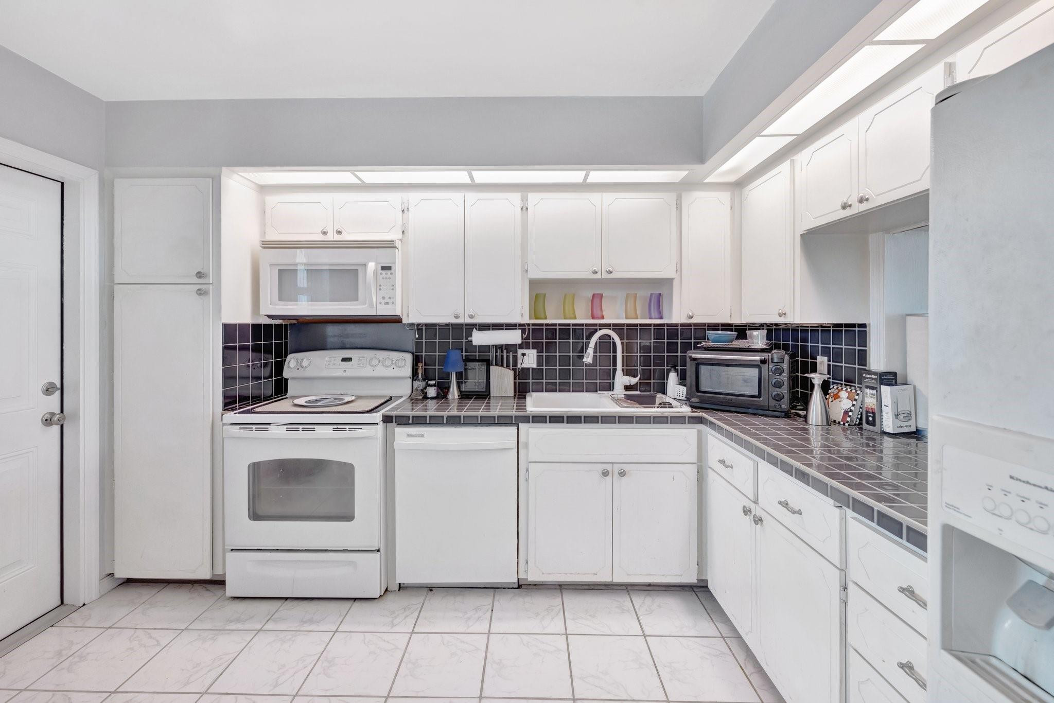 3111 NE 51st St 205