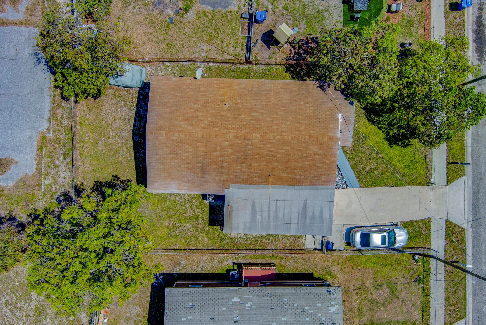 562 W 6th St