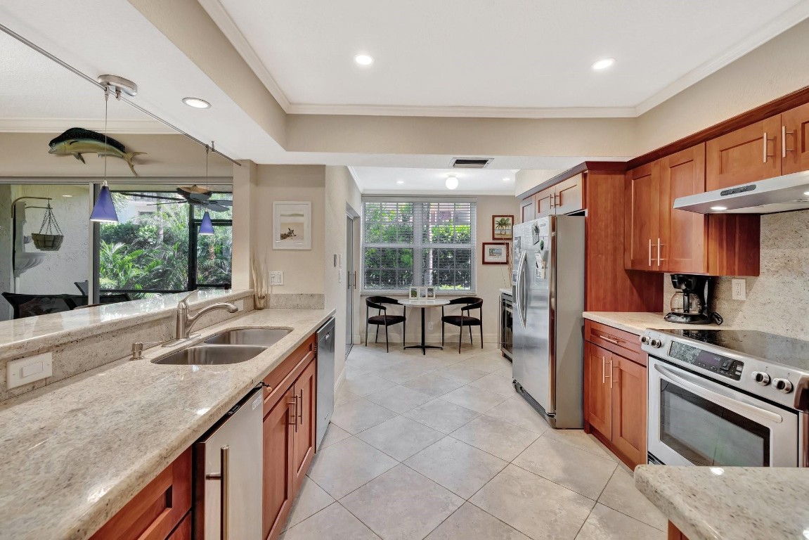 2121 S Ocean Blvd 302