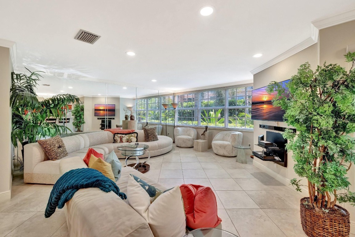 2121 S Ocean Blvd 302