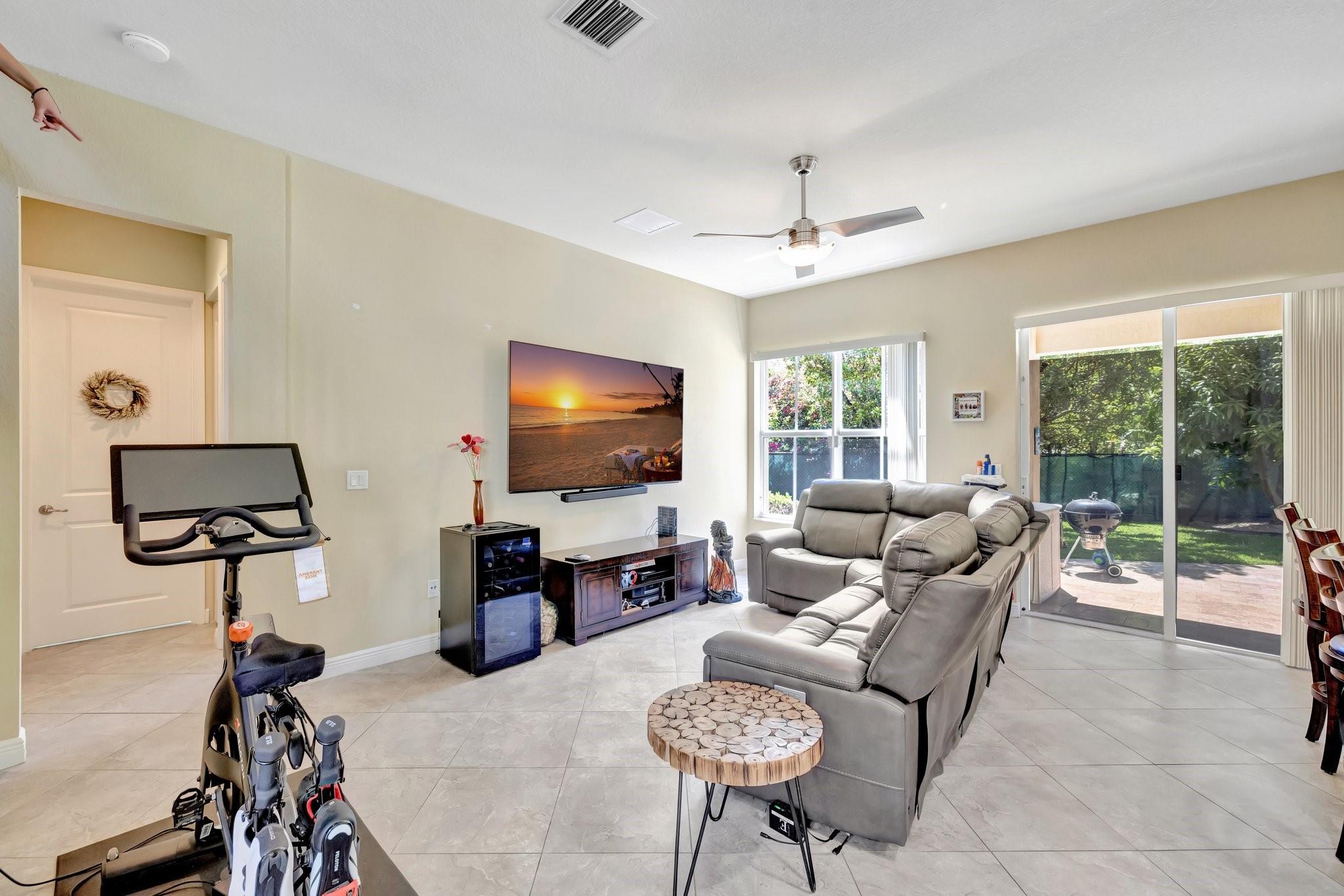 10556 NW 36th St