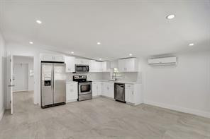 940 SW 30th St B