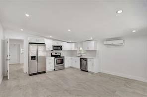 940 SW 30th St B