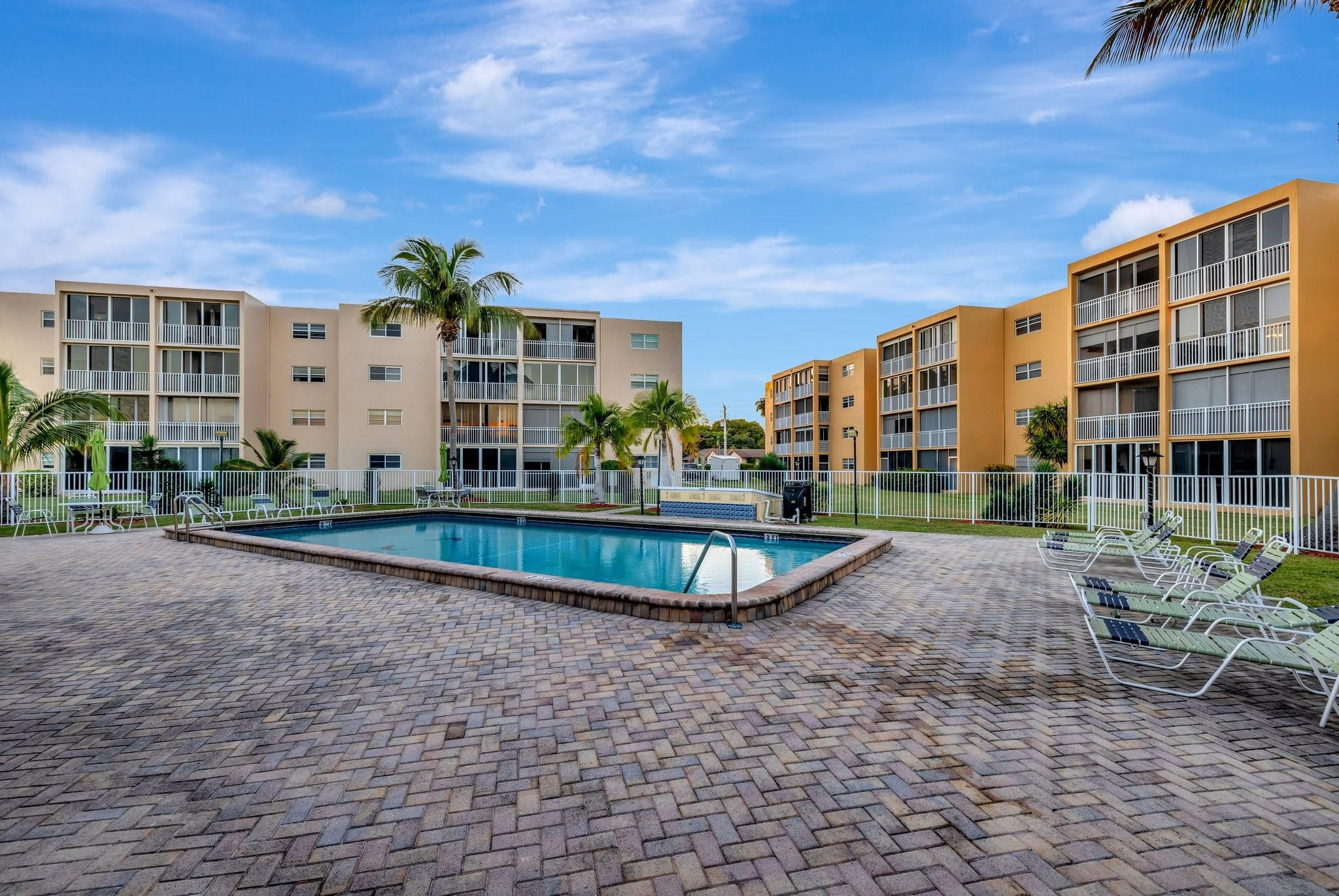 205 SE 11th Ter 405