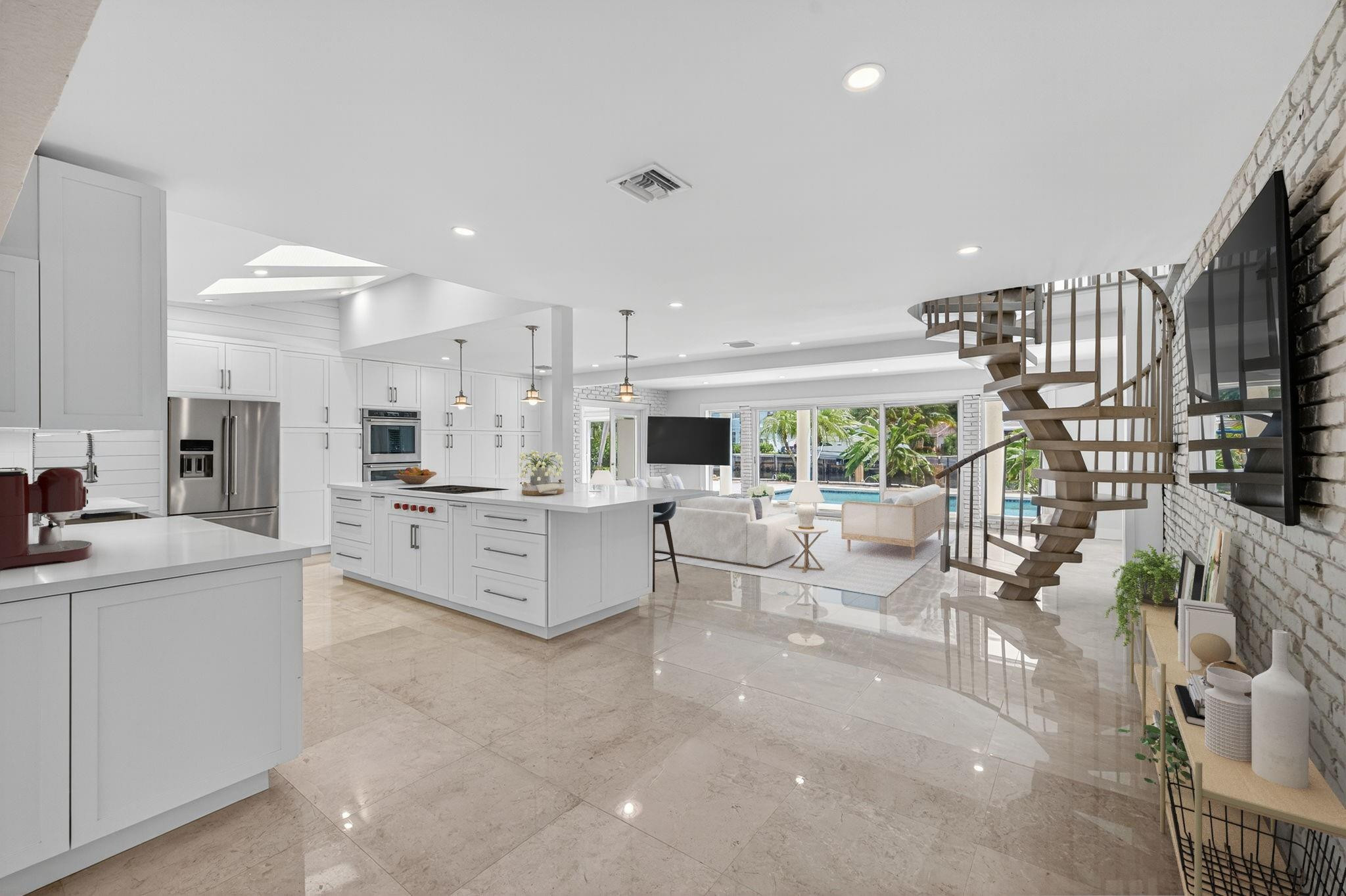 990 SE 7th Ave
